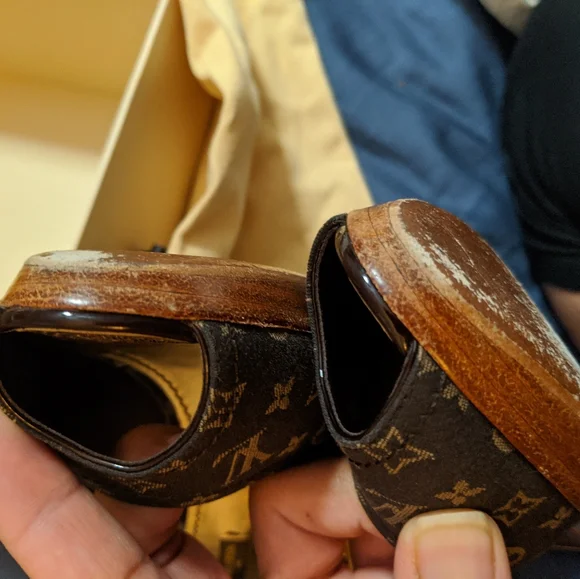 Louis Vuitton - Picture 6 of 12